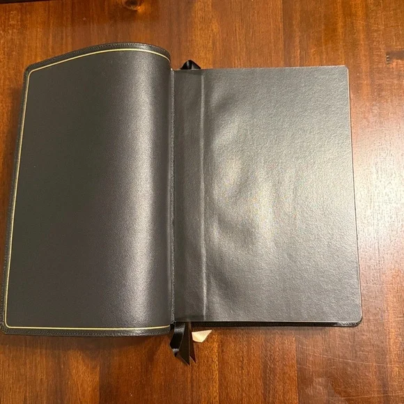 Crossway ESV Heirloom Study Bible in black goatskin - Picture 7 of 11